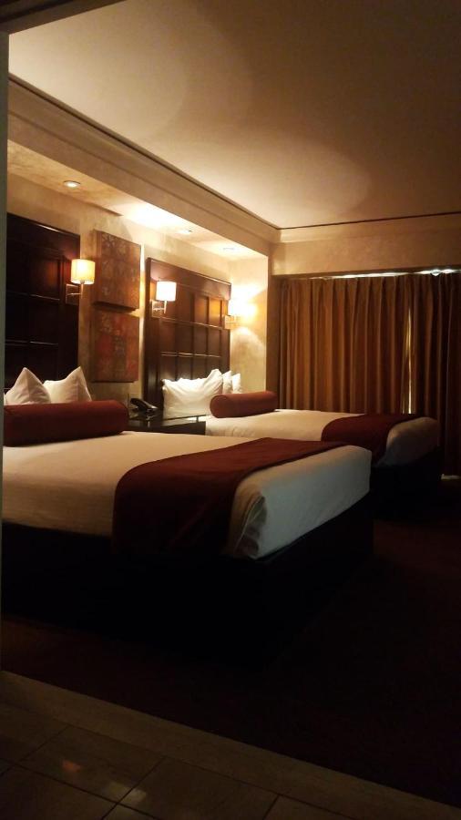 Reno Suites Buitenkant foto
